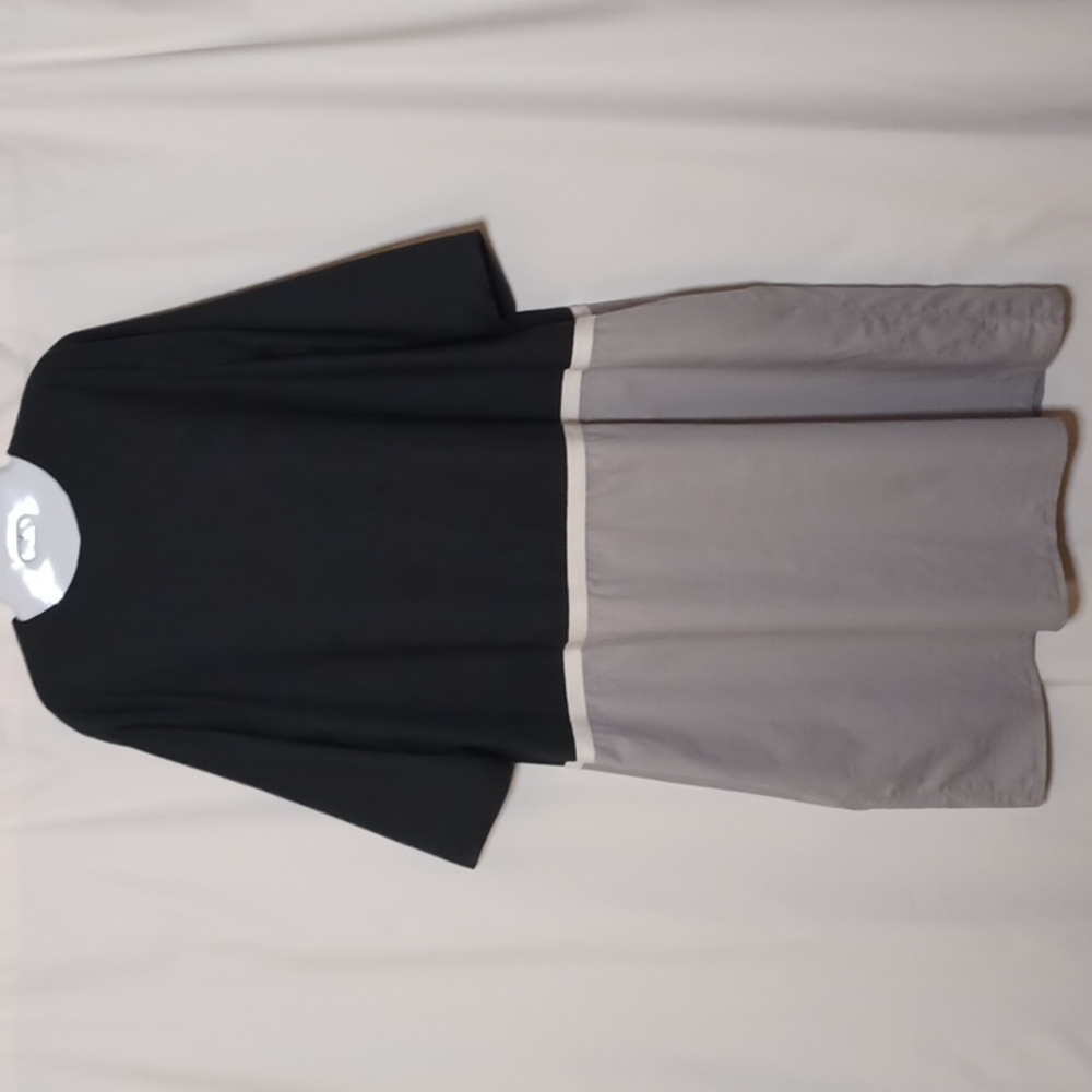 Madison & Park Women's Gray/Black Round Neck Loose Fitting Midi Dress.  L